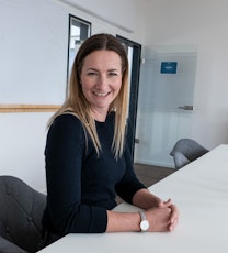 Mother, frontend developer, flexible, happy.